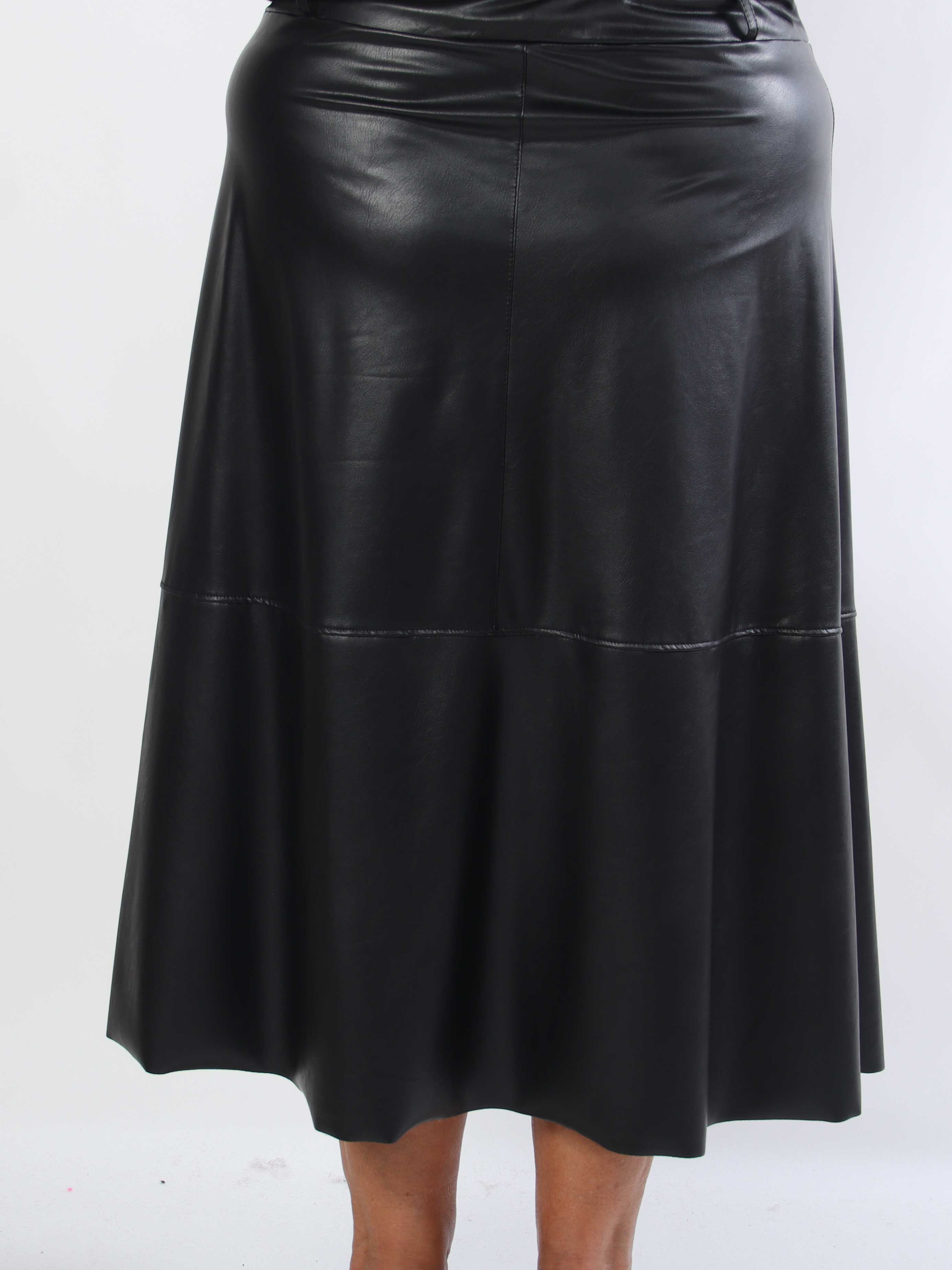 Willow - Stilfuld plus size nederdel i læderlook med elastisk talje